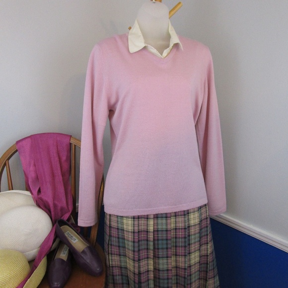 Vintage Merino Wool V-Neck Lavender Sweater - Picture 1 of 7